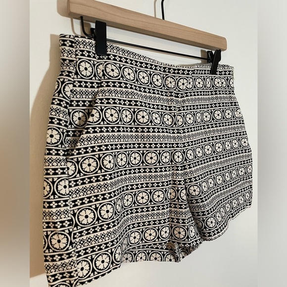 Gap Womens Shorts Black White Textured Floral Easter High Rise Side Zipper Sz 10 - Picture 3 of 8